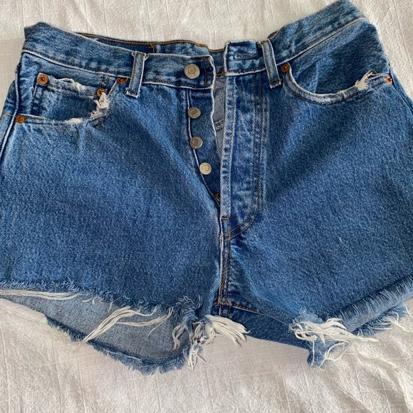 Levi’s 501 Distressed Cut Off Booty Shorts Waist 29 - Picture 9 of 9